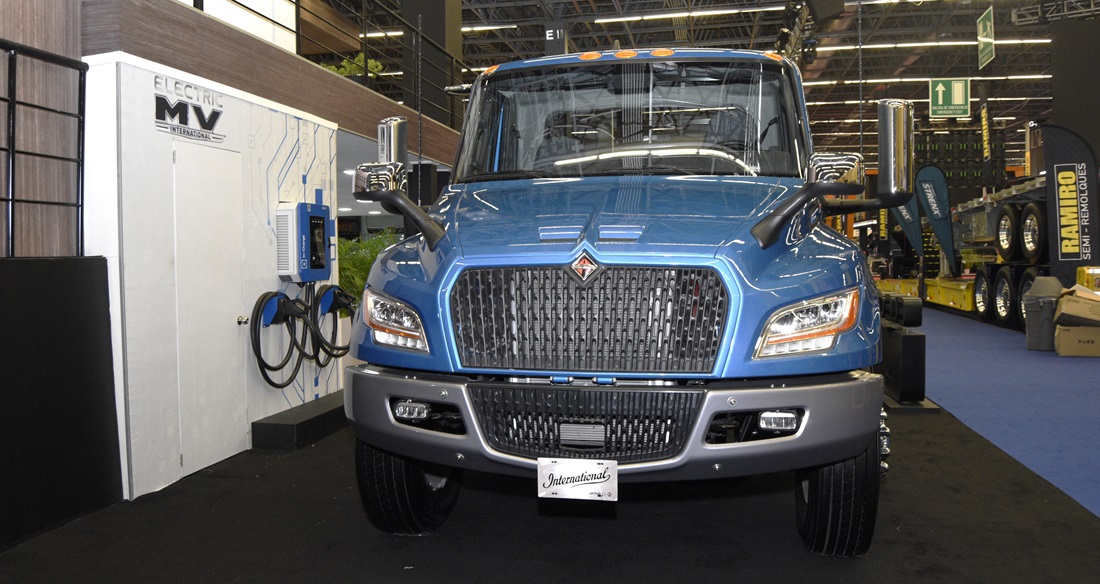 Navistar eM2