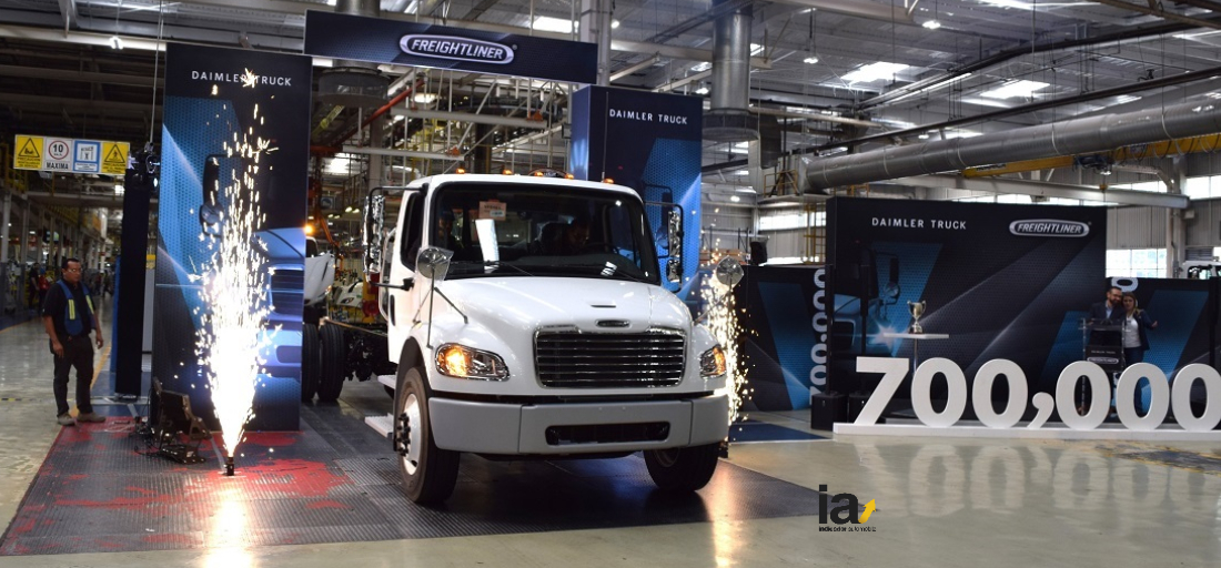 Daimler, 700,000, Planta Santiago