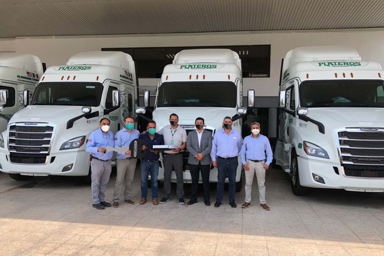 Daimler Freightliner Plateros Trucking