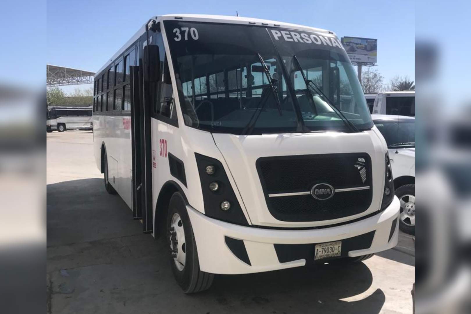 Grupo Pequeña, DINA, Autobuses, Runner