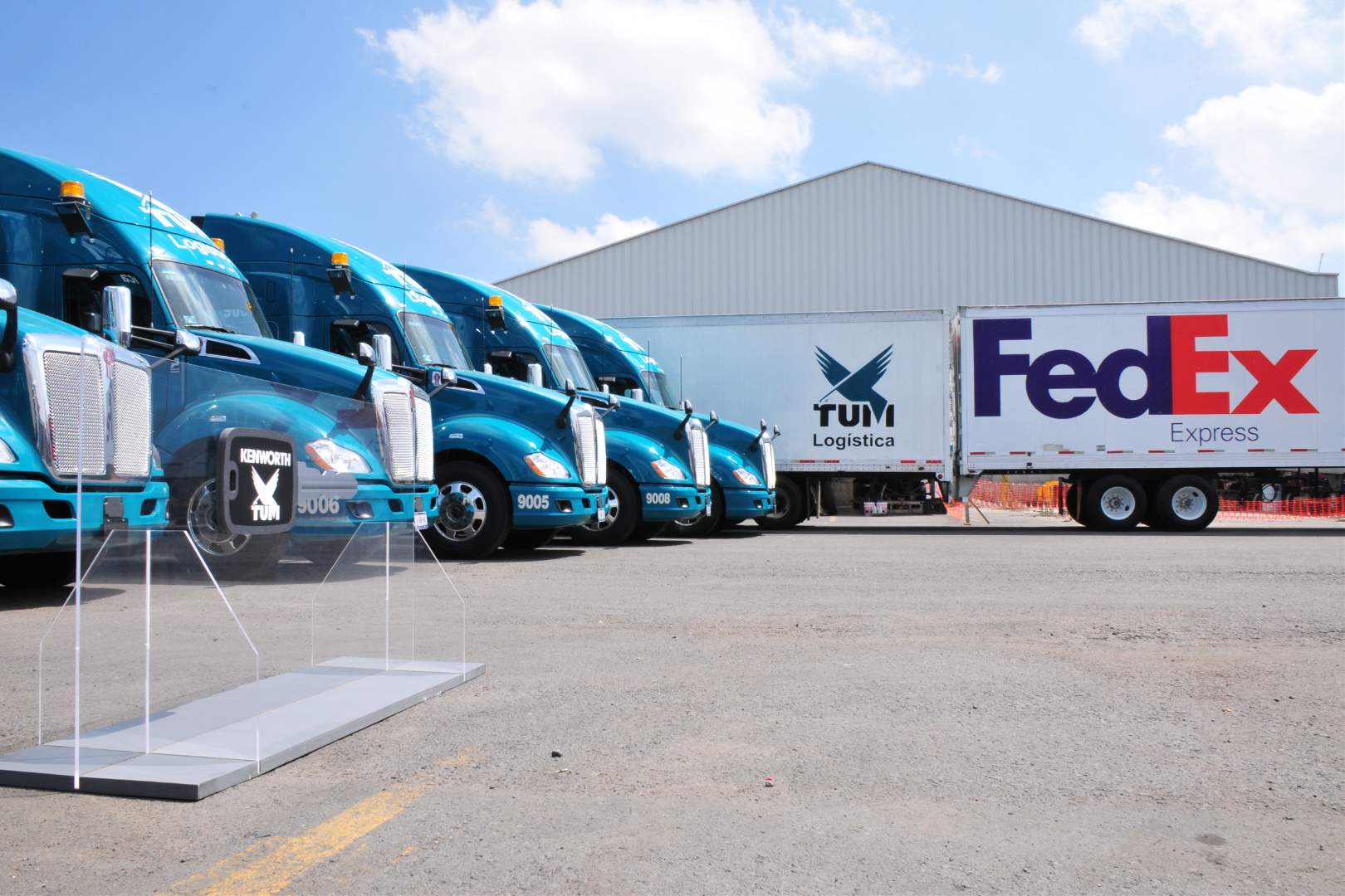 TUM, PACCAR, Kenworth, Eaton, Cummins, Paclease, FedEx Express,