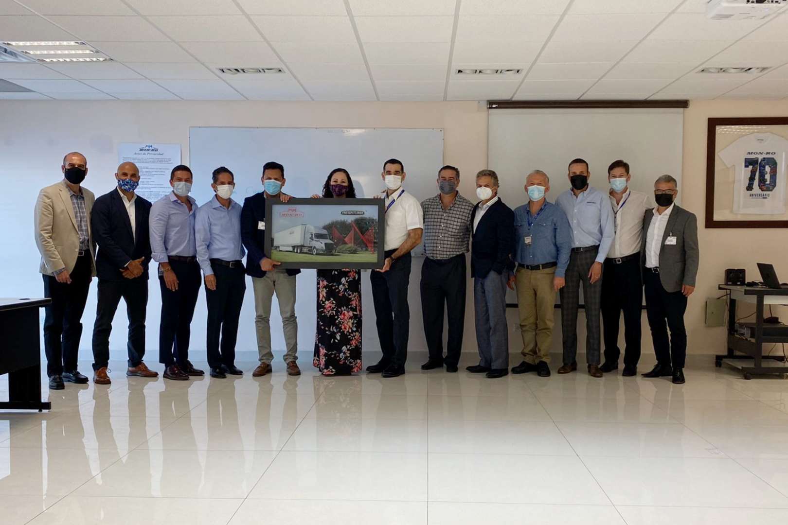 Daimler, Cascadia, Freightliner, Mon-Ro