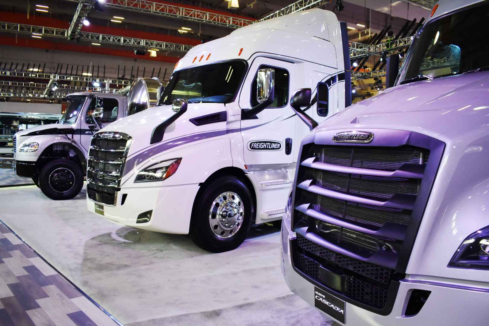 Daimler Cascadia Expo