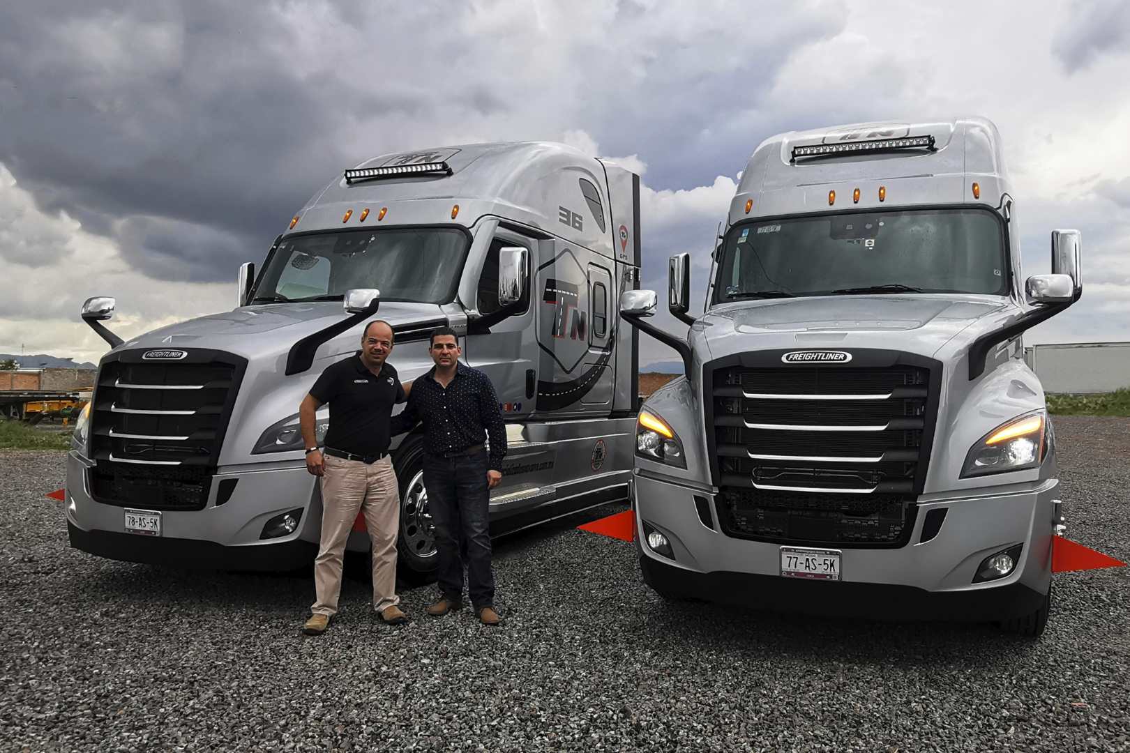 Euro Centro Camionero, Cascadia, Transportes Especializados Navarro, Daimler, Freightliner